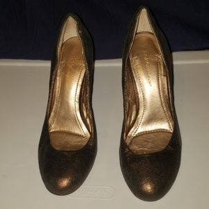 Bronze metallic heel